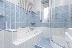 Apartment Near the Airport by Renters