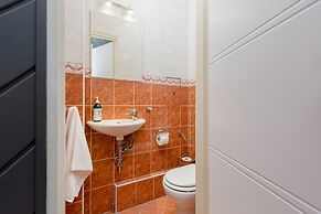 Apartment Near the Airport by Renters