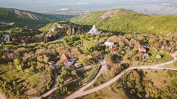 Lost Ridge Inn & Brewery & Ranch
