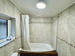 Detached 4beds - Windsor, Heathrow & London Access