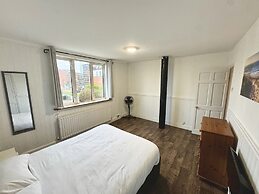 Detached 4beds - Windsor, Heathrow & London Access