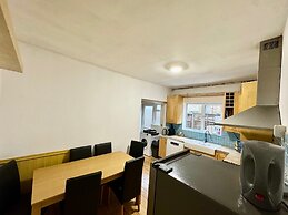 Detached 4beds - Windsor, Heathrow & London Access