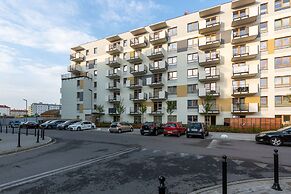 Atrium Promenada Apartment by Renters