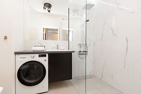 Atrium Promenada Apartment by Renters