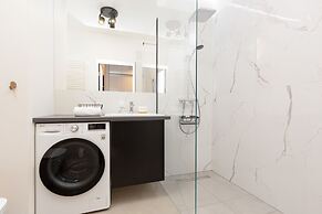 Atrium Promenada Apartment by Renters