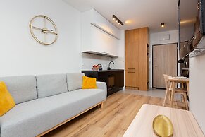Atrium Promenada Apartment by Renters