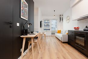 Atrium Promenada Apartment by Renters