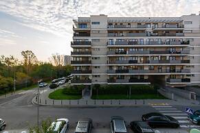 Atrium Promenada Apartment by Renters