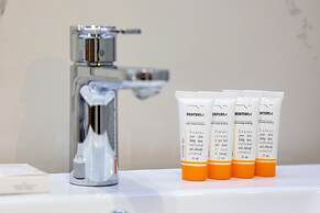 Atrium Promenada Apartment by Renters