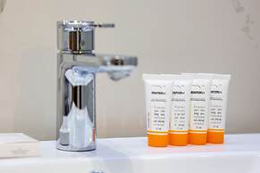 Atrium Promenada Apartment by Renters