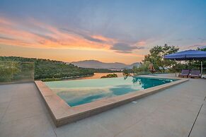 Villa Chriselia - 3 Bedrooms With Sea Access