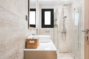 Villa Chriselia - 3 Bedrooms With Sea Access