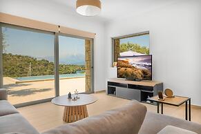 Villa Chriselia - 3 Bedrooms With Sea Access