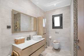 Villa Chriselia - 3 Bedrooms With Sea Access