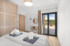 Villa Chriselia - 3 Bedrooms With Sea Access
