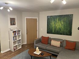 Charming 2-bed Apartment in Bow, London