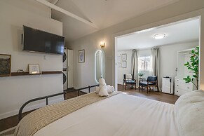 Charming Chandler Retreat w/ Furnished Patio!