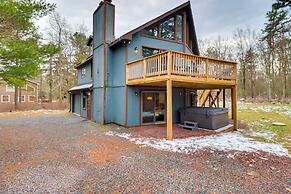 Pennsylvania Escape w/ Hot Tub, Deck, & Fire Pit!