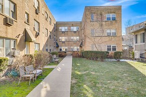 Chicago Vacation Rental Condo: 11 Mi to Downtown
