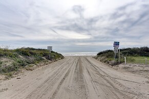 Crystal Beach Home: 1 Mi to the Sand!