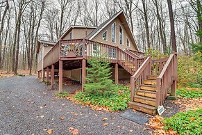Family-friendly Cabin w/ Fire Pit in Pocono Lake!
