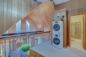 Family-friendly Cabin w/ Fire Pit in Pocono Lake!