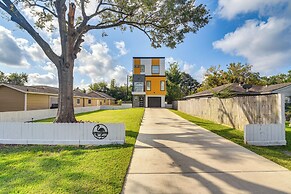 South Houston Townhome w/ Patio & Gas Grill!
