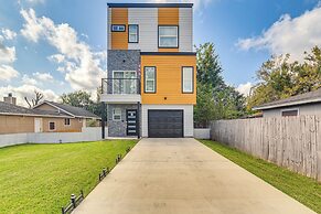 South Houston Townhome w/ Patio & Gas Grill!