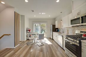 South Houston Townhome w/ Patio & Gas Grill!