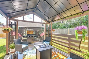 South Houston Townhome w/ Patio & Gas Grill!