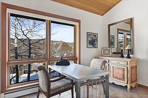 Snowmass View Private Townhome With Ski-in/ Ski-out by The Woodrun V T