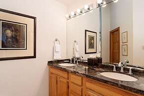 Snowmass View Private Townhome With Ski-in/ Ski-out by The Woodrun V T