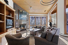 Snowmass View Private Townhome With Ski-in/ Ski-out by The Woodrun V T