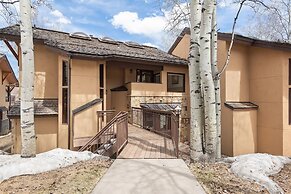 Fanny Hill Pool View Townhome With Ski Access 2 Bedroom Townhouse by R