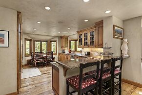 Elegant Ski Access Townhome With Snowmass Views by The Woodrun V Townh