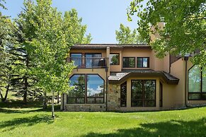 Lovely Townhome With Snowmass View And Ski-in/ski-out 2 Bedroom Townho