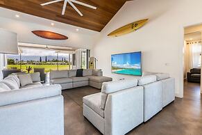 Kauai Tradewinds 4 Bedroom Home by RedAwning