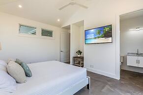 Kauai Tradewinds 4 Bedroom Home by RedAwning