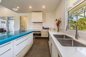 Kauai Tradewinds 4 Bedroom Home by RedAwning