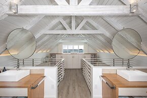 Touch Of Class Cottage 2 Bedroom Home