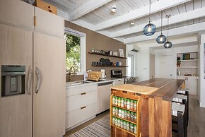 Touch Of Class Cottage 2 Bedroom Home