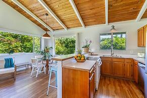 Hanalei Hideaway 2 Bedroom Home by RedAwning