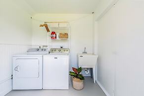 Hanalei Hideaway 2 Bedroom Home by RedAwning