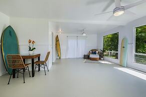 Hanalei Hideaway 2 Bedroom Home by RedAwning