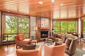 Convenient Townhome With Ski Access And Snowmass View by The Woodrun V