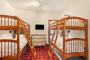 Convenient Townhome With Ski Access And Snowmass View by The Woodrun V