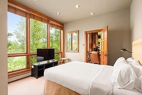 Convenient Townhome With Ski Access And Snowmass View by The Woodrun V