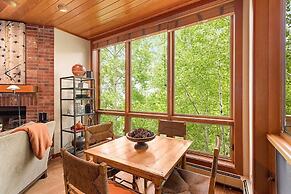 Convenient Townhome With Ski Access And Snowmass View by The Woodrun V