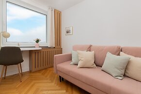 Pastel Apartment in Gdynia by Renters