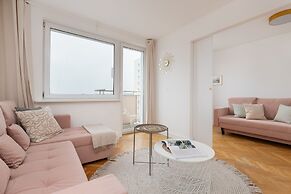 Pastel Apartment in Gdynia by Renters
